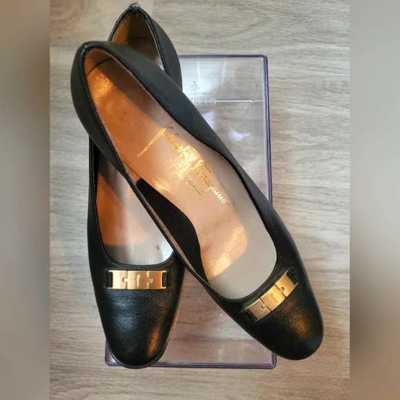 Salvatorre Ferrangamo Black Heels With Gold Detail Italian Leather 9.5 - Picture 10 of 10